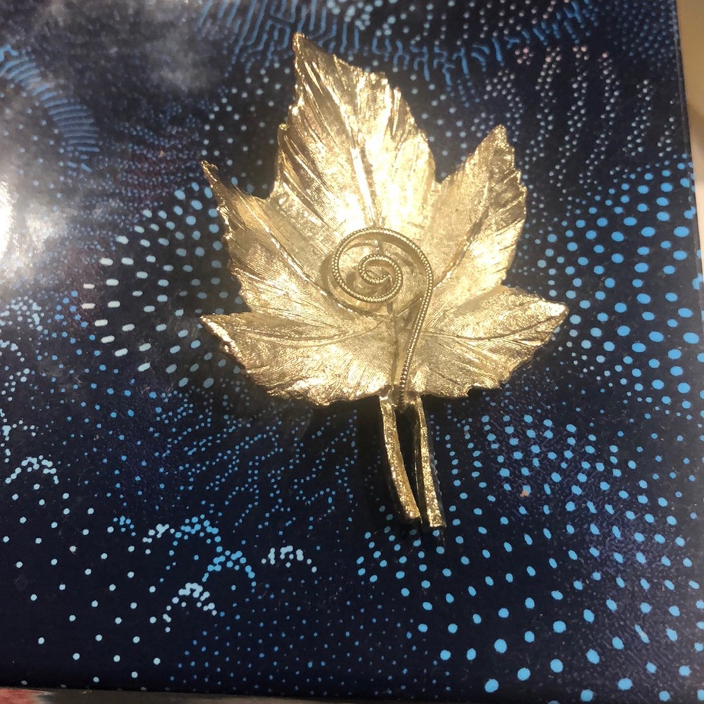 Vintage Signed BSK Gold Tone Leaf Brooch 2”